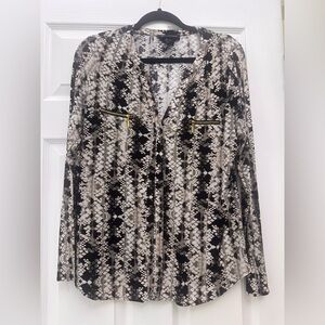 Stylish Black and White Women's Top L InC